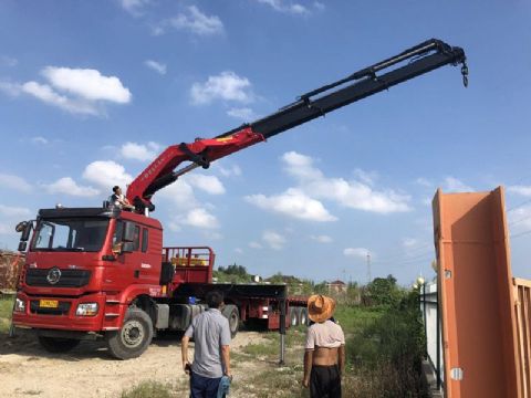 點(diǎn)擊查看詳細(xì)信息<br>標(biāo)題：30噸折臂吊 閱讀次數(shù)：2855